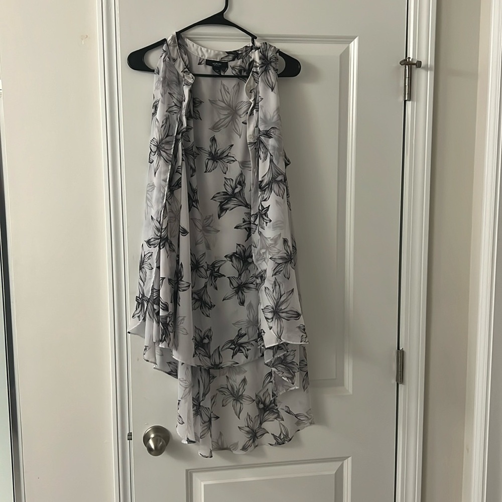 Flowy high-low top